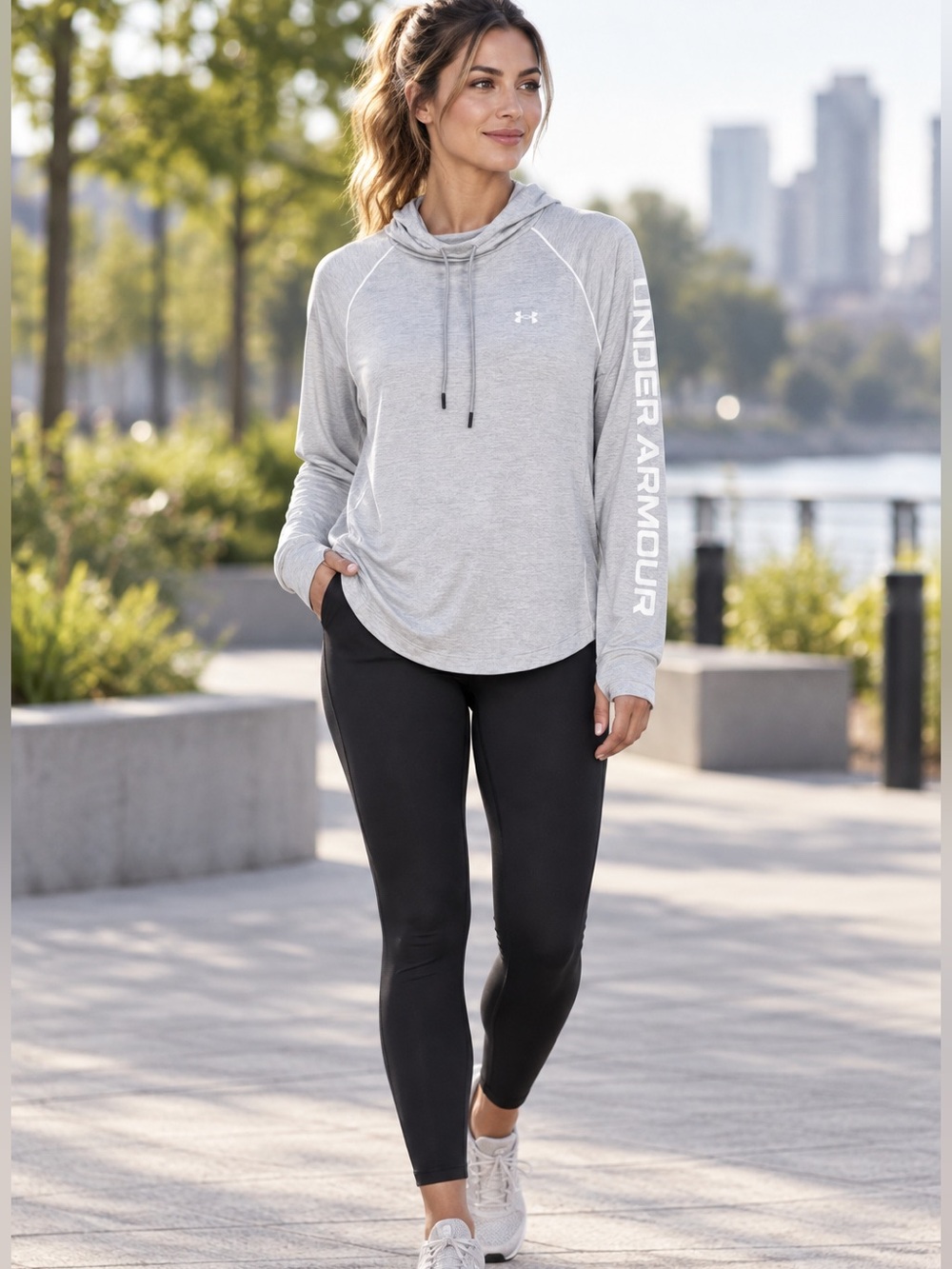 Under Armour Women’s Large Lightweight Hoodie Gray White Logo Loose Fit Athletic